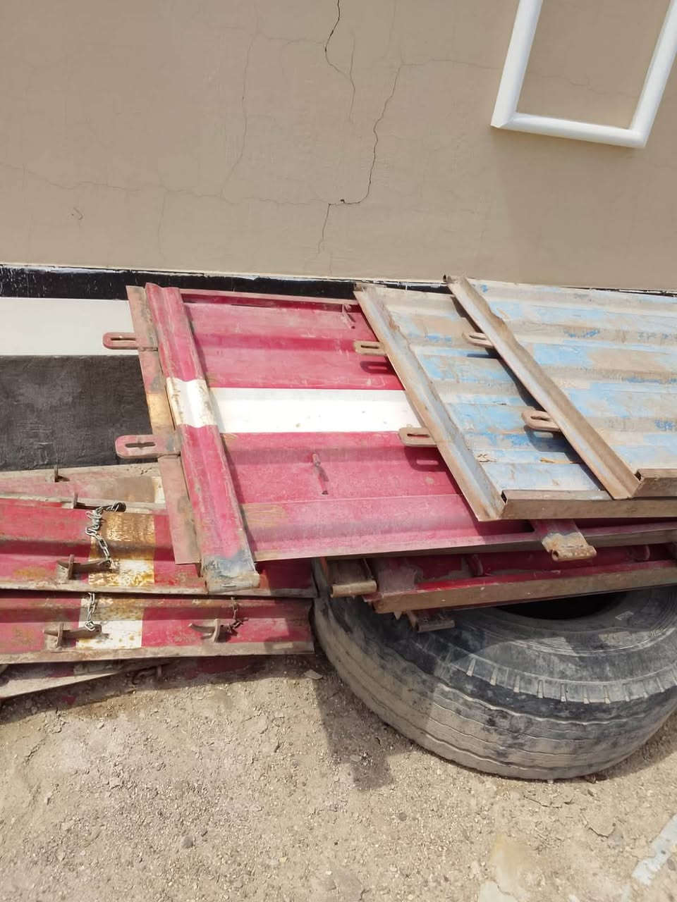 السلام عليكم جناب للبيع رتفاعه 95 طول 12/50 + تطواله للاستفسار (*********** مكان بصره اني مكلف بل نشر
