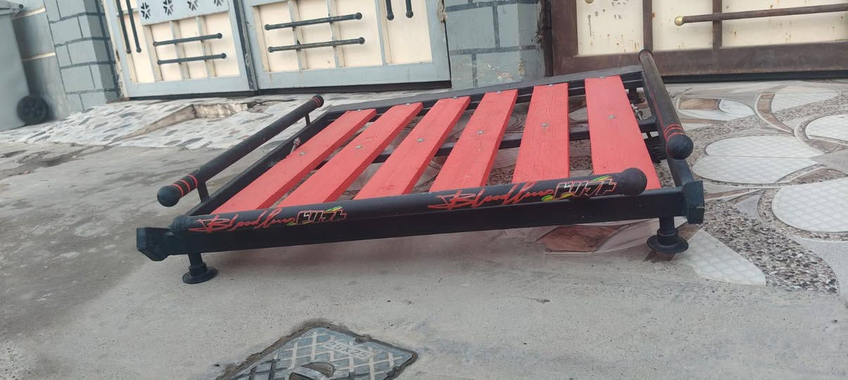 السلام عليكم عندي سيبايه مال سياره للبيع السعر 80للحجز هذه رقمي ***********
