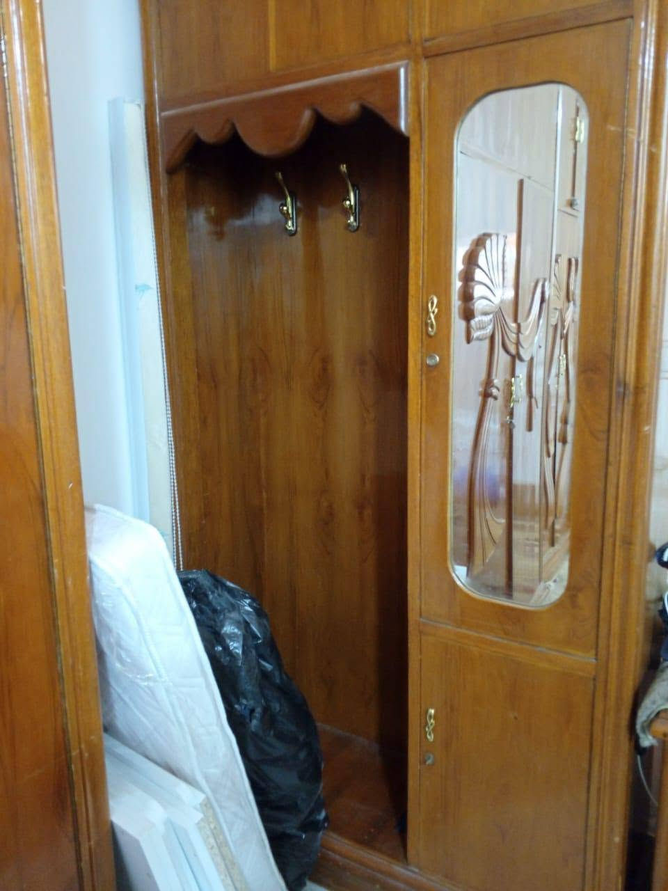 غرفه تسكام تكمه 6 طابقين  ومعرض بيع مستعجل سعر مناسب مكان حي الوفاء ***********
