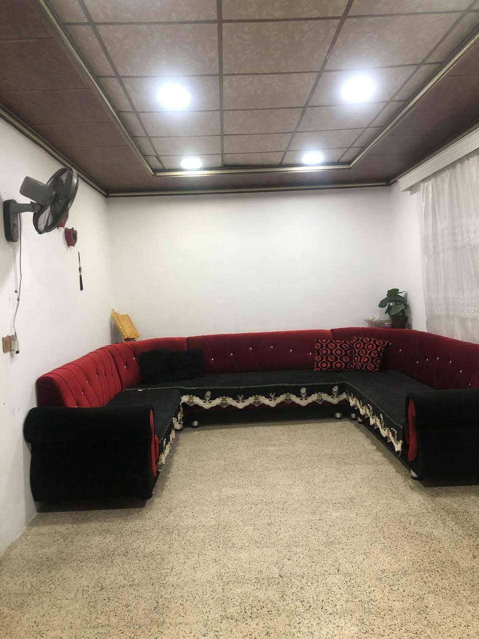 السلام عليكم دار للبيع حي صدام المدخل الاول ٢٠٠متر للتواصل ***********
