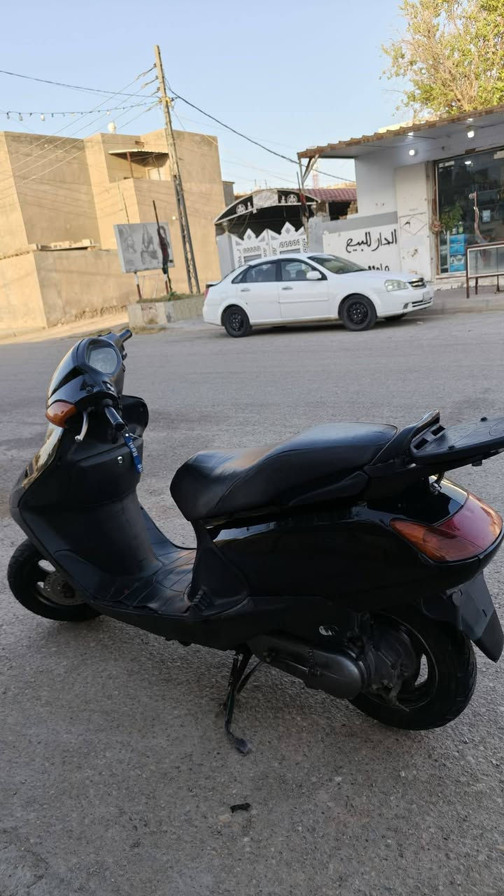سلام عليكم
دراجه لبيع سبيسي ياباني مفتوحه مره واحده رايمر سلف وهند شغال كابريتر شغال كفرات صالنصه رياضي fm المكان كوت  زويريجات حي الجهاد شارع بيت صبر السعر 550 وبيها مجال حك الجيه 
***********
متواجد على خاص
