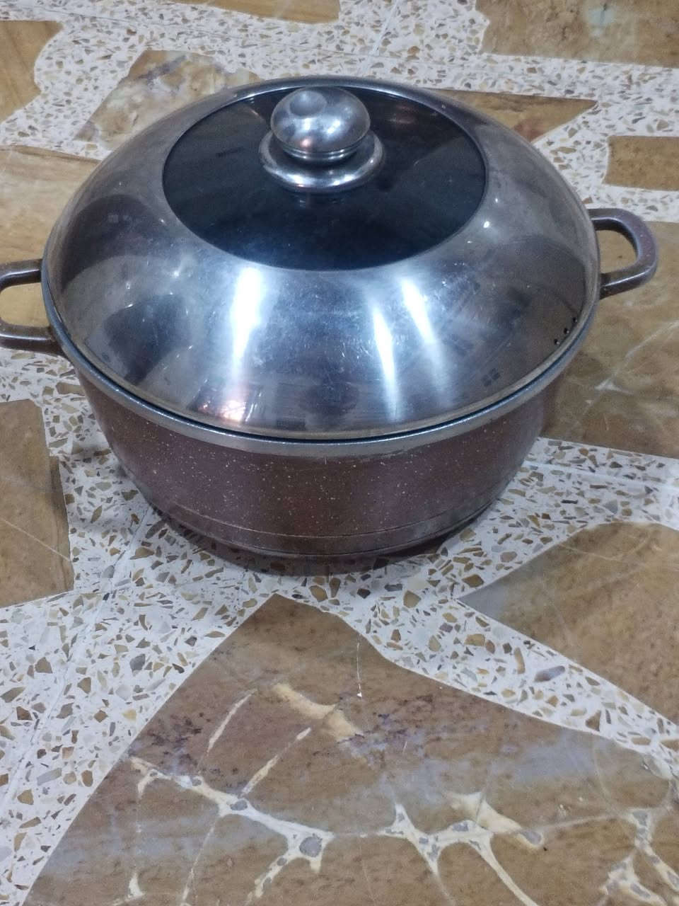 جدرين كبير ووصط ابيع الواحد ب ٦ تالاف مكاني جانب الايسر متواجد واتساب ***********
