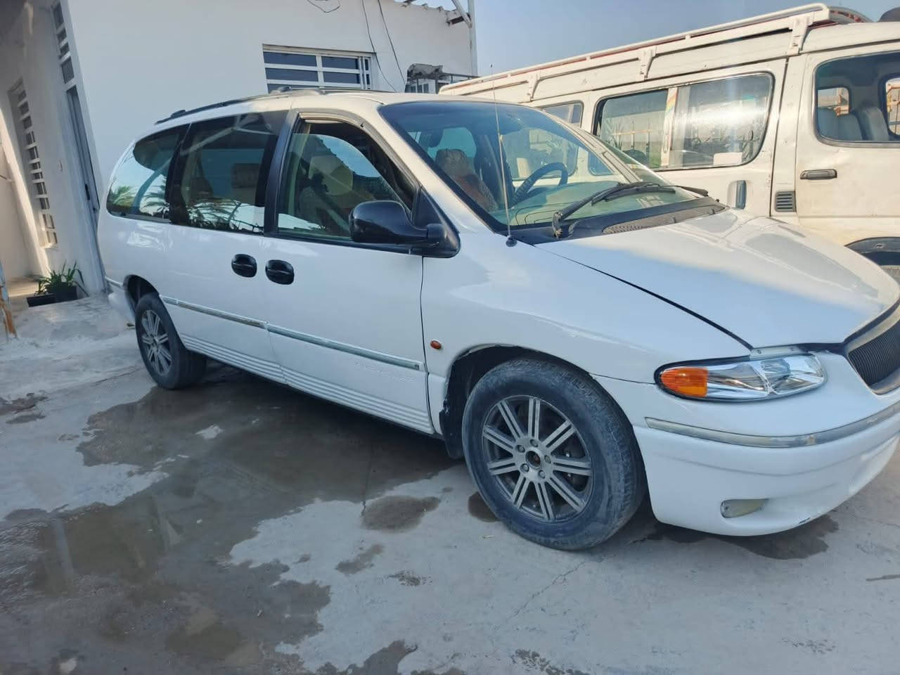 السلام عليكم 
سيارة كلايزر موديل 1996 مكينة 3و300
3قطع تبريد شغال 
السعر 40 ورقة وبيها حك الجية
العنوان ديالى الخالص 
***********
***********
