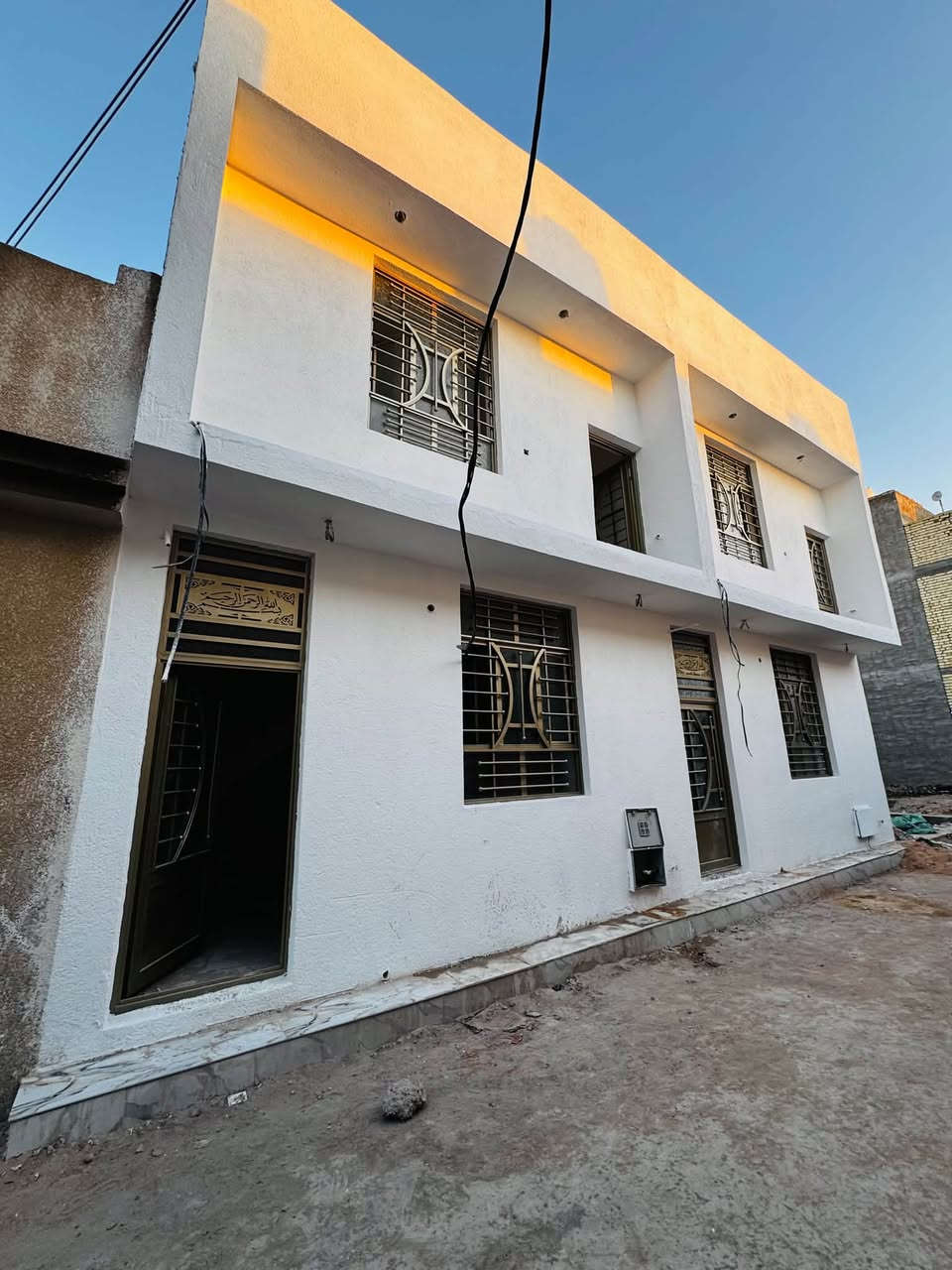 فرصة لا تضوبها! بيوت اثنين بتصميم عصري وبناء حديث في كربلاء المقدسة 🏡✨
اختار بيتك الجديد اليوم واستلم مفتاحك على راحة البصر، بناء نظيف ومرتب يلبي كل احتياجاتك.

📍 الموقع: كربلاء - حي الإمامين

📐 المساحة: 50 متر مربع لكل بيت

🏗️ التصميم: طابقين

🧱 نوع البناء: درجة أولى ومواد أصلية

📜 النوع: طابو زراعي (سند 25)

💡 الخدمات: متوفرة بالكامل (ماء، مجاري، كهرباء ،تبليط)

💰 السعر المطلوب: 56 مليون دينار عراقي للبيت الواحد

للاستفسار والحجز أو لمعاينة البيوت على الطبيعة، يرجى مراسلة الصفحة أو الاتصال على الرقم:

[***********]
