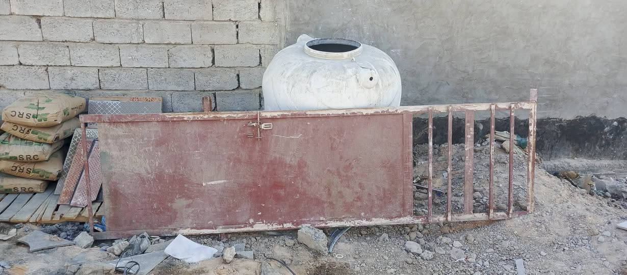 غراض للبيع سندوش ما مستخدم عددهن٤ طول الوحده٤ ونص مع الغراض المحتاج شي من عدهن يتصل عل هاذه الرقم ***********
