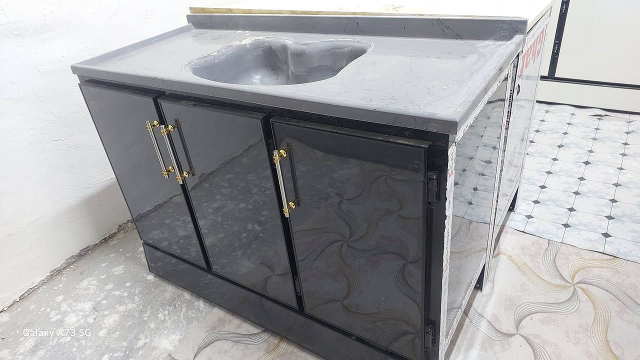 سلام عليكم  متوفر كاونترات  شغل جديد درجى اولى. مبطن وجهين. بنل. خدمه توصيل داخل البصره ***********

نص مكتوب في الصور:
- Galaxy A73 5G