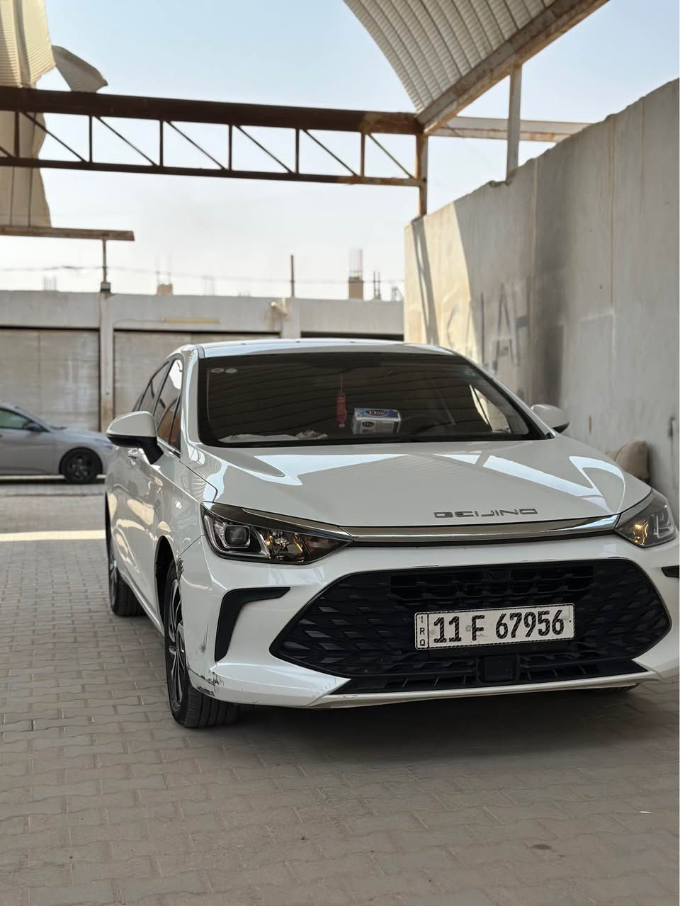 بايك U5 بلس (BAIC U5 Plus) موديل 2026 
 بحالة ممتازة
 * المحرك: 1.5 لتر (4 سلندر) اقتصادي وقوي.
 * ناقل الحركة: أوتوماتيك (CVT) / سلس ومريح بالقيادة.
 * المسافة المقطوعة: (60 الف ).
 * اللون: (ابيض).
 * المواصفات والكماليات:
   * شاشة وسائط كبيرة مقاس 12.3 بوصة + شاشة عدادات رقمية.
   * كاميرا خلفية .
   * مقاعد جلد فاخرة ومقصورة واسعة ومريحة.
   * تكييف عالي الكفاءة مع فتحات خلفية.
   * أنظمة أمان متكاملة (ABS, EBD, نظام الثبات الإلكتروني ESP).
*انظمة ثلاث : سبورت ونورمل وايكو
  
 * الحالة العامة: السيارة نظيفة جداً بيها فقط باب السائق دحجة خفيفة جداً 
رقمها بغداد دولي 
 * السعر: (120$) وبيها مجال بسيط 

📞 للتواصل والاستفسار: (***********). النجف, العراق

