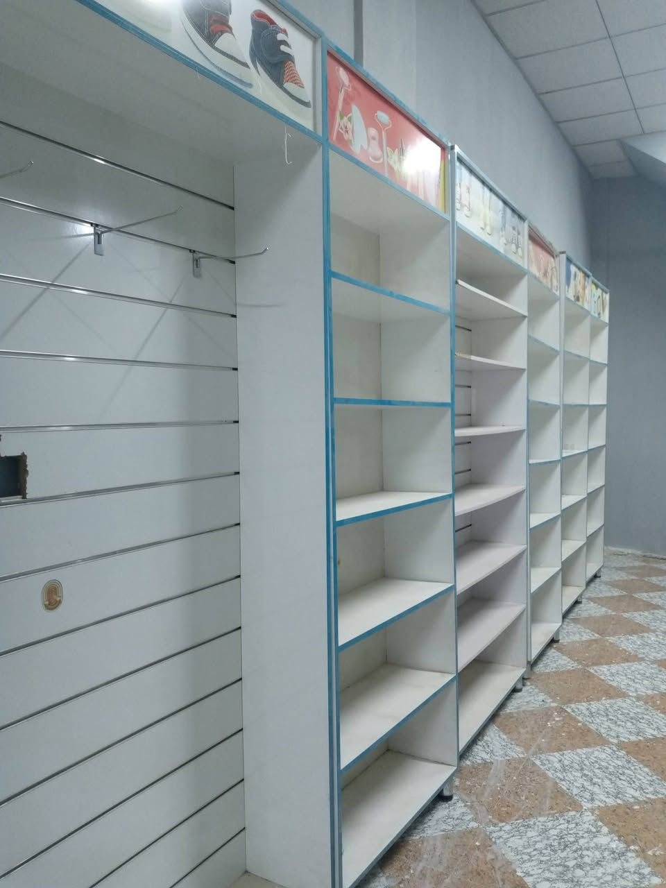� للبيع – فاترينات  تركي ثقيل مستعملة بحالة جيدة ضوئيات
عداد 6 قطعه عنوان النجف الاشرف ناحية الحيره 
للاستفسار الاتصال على واتساب او ***********

