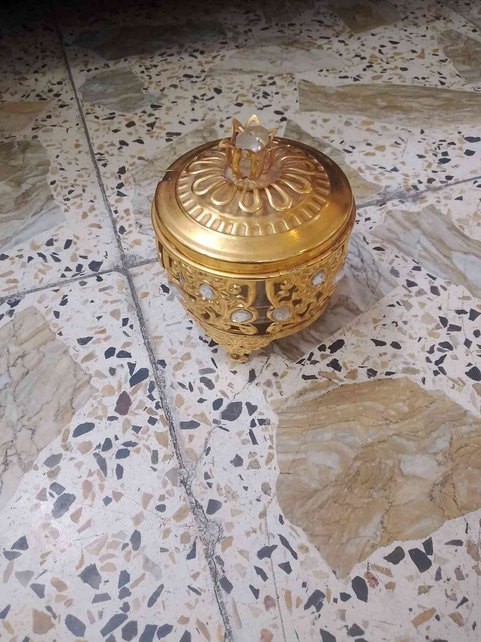 سلام عليكم عندي ذني للبيع الاصلي كلمن وسعره
ويوجد توصيل بكروه 
***********
