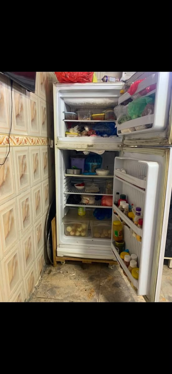 السلام عليكم ثلاجات عدد2البيع نظيفات سعرهن 450او بيهن مجال نظيفات ما دخلت صيانه مكاني بغداد حي العامل رقم التواصل ***********

