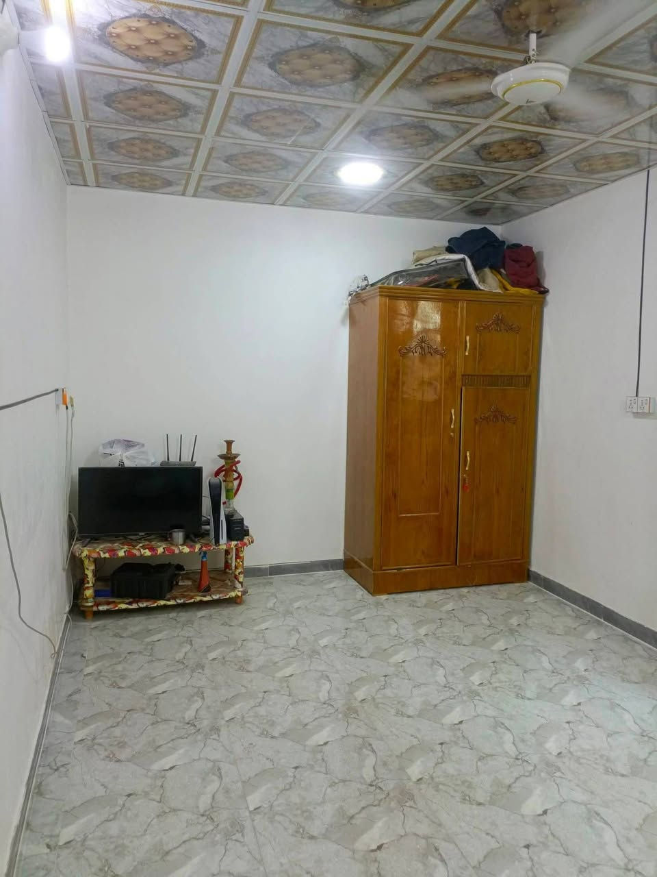 السلام عليكم دار للبيع مساحه 150 متر
محتويات الدار غرفت نوم 4×4

ولغرفه الثانيه هم 4×4

وغرفه ثانيه 6×3

 موقع البيت بابل سكندريه حي الامير قرب المدرسه الصينيه

كافت الخدمات ولبيت صاير مقابيل المدرسه البيت واسواق وكافت الخدمات موجوده واسواق قريب عل بيت البيت بسعر 88 +البيت مطلوب عل مبادره +البيت طابو صرف

***********
