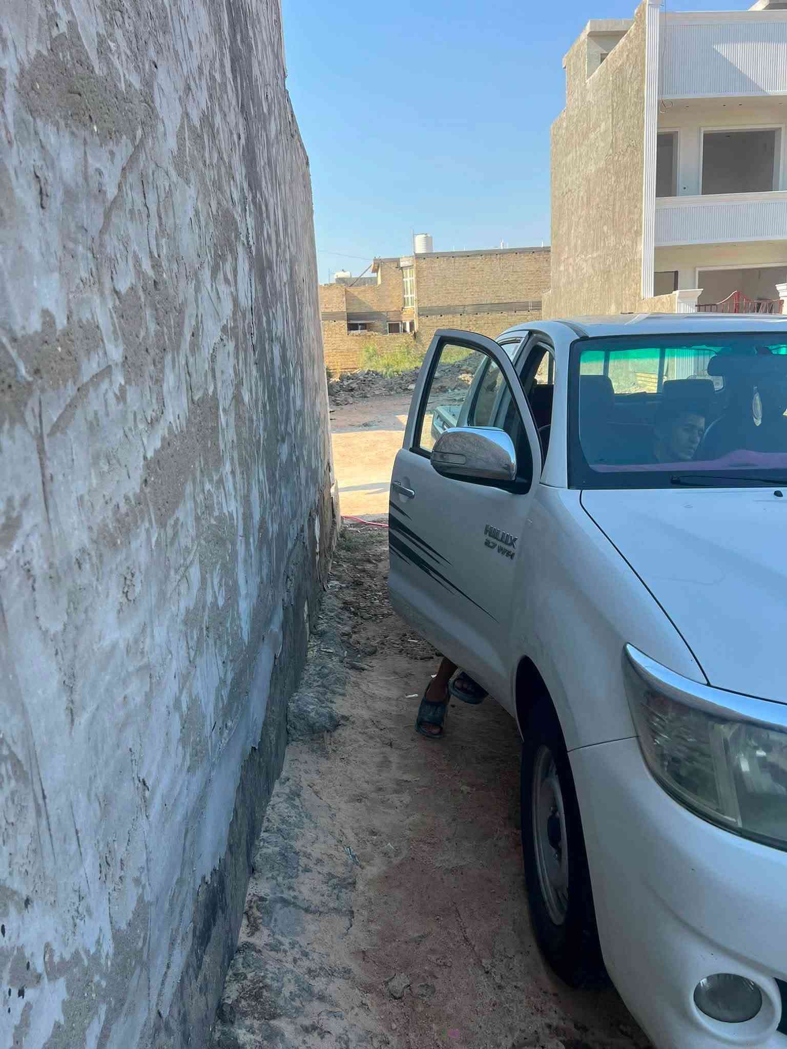 بيكم هايلوكس للبيع موديل٢٠١٢من الصبغ والضربه محرك وكير مامفتوح عل الشركه ماشيه ١٦٥الف حقيقي ***********@
