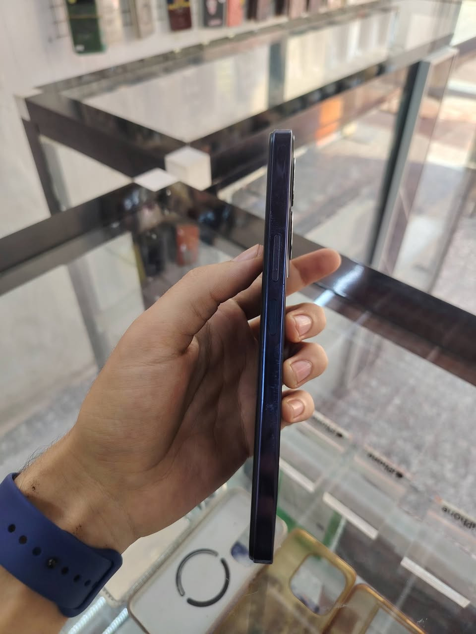 تكنو بوفا 5 برو 5G ذاكره 256 نضيف جهاز بدون ملحقات السعر 185 مكاني بغداد جسر ديالى القديم توصيل داخل بغداد فقط بكروه *********** مكتب المصطفى
