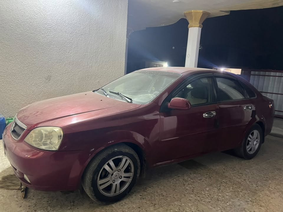 فورنزة للبيع موديل ٢٠٠٧ محرك ٢٠٠٠ كفالة محرك وكير  تبريد ثلج ما بيهة اي نقص تجي وتشوف يرادلهة ترتيبات بسيطة مصبوقة حزام وبيهة جاملق خلفي مستعجل عل فلوسهة وعارضة ٤٤ قفل  رقم *********** موجودة بغداد الجسر الثاني
