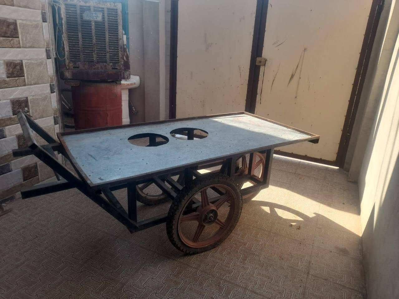 باب حوش تكة وربع حديد ثقيل كلش قياس الارتفاع مترين و25سم.. عرض متر و20سم..  السعر 110
عربانة فول ولبلبي حديد ثقيل كلش السعر 160
كتر قص حديد وخشب السعر 60
عنوان الانتصار شارع 60 خلف اسواق الخضراءء
