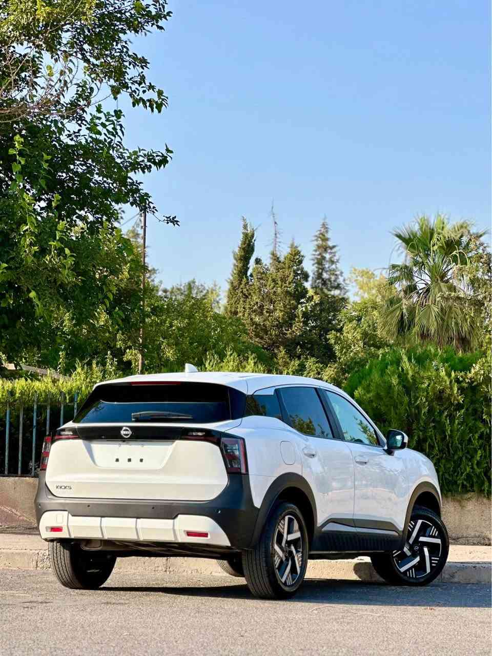 نيسان كيكس SV AWD 2025 ماشية  ١٦ الف كيلو متر
محرك 2.0L  دبل اكسل (AWD)

ربع باب سايق و ربع باب خلف سايق صبخ 
بصمة + تشغيل بصمةشاشة كبيرة + شاحن لاسلكي
كاميرات + حساسات + رادارات 
نظام (ECO / NORMAL / SPORT)
رقم الشاصي : 3N8AP6CA5SL304510
بدون رقم – يترقم في المحافظات الشمالية (كلفة الرقم 1500 $ على المشتري)
📍الموقع : أربيل
📞 *********** (اتصال / واتساب ) أربيل, العراق
