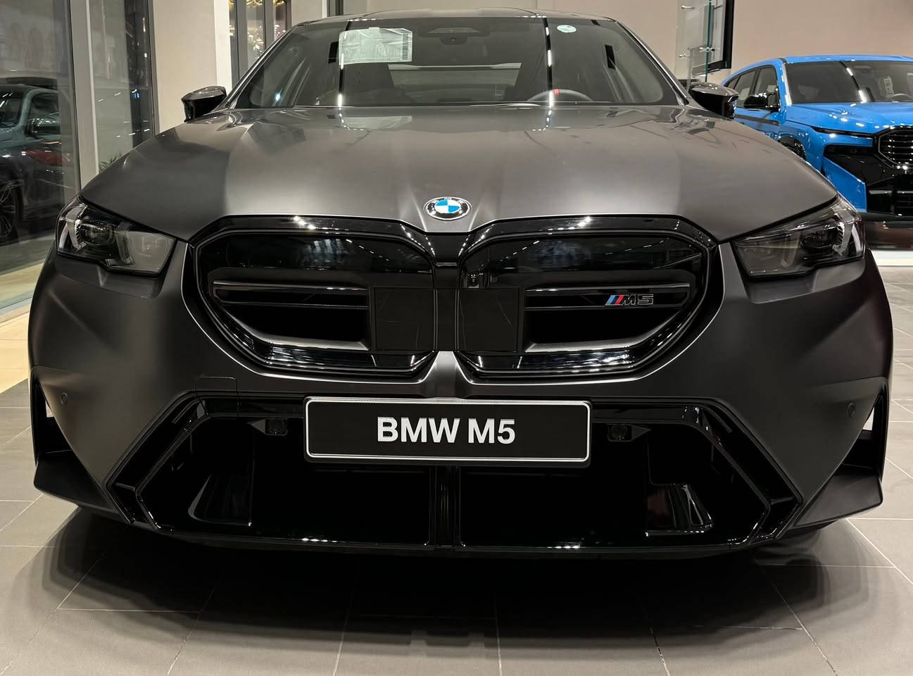 السلام عليكم

للبيع…

2025 BMW G90 M5
Frozen deep grey metallic 

اول قطعة دخلت للعراق عن طريق شركة العروش/بغداد

رقم بغداد تحت الضمان

ممشى ٢.٤٠٠كم

PPF+ تغليف الزجاج الامامي

السيارة بحالة الزيرو استخدام بسيط جداً

السعر ٢٠٧ مليون وبيه مجال بسيط

***********
