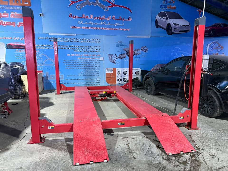 📢 للبيع: جك رفع هيدروليكي 4 أعمدة (Launch 4-Post Lift) بحالة ممتازة!المواصفات والميزات:الماركة: لانتش (LAUNCH) المعروفة بقوتها واعتماديتها.الحمولة الإجمالية: يتحمل حتى 4000 كغم (4 طن)، مناسب لجميع أنواع السيارات الصغيرة، الصالون، والـ SUV.جك الميزانية الداخلي (Rolling Jack): مزود بجك هيدروليكي هوائي وسطي إضافي متحرك بحمولة 2000 كغم (2 طن) لرفع المحاور وتسهيل صيانة الإطارات والميزانية.الحالة: نظيف جداً وبحالة ممتازة وجاهز للعمل الفوري في الورشة أو مركز الصيانة.المنشأ والملصقات: يحتوي على ملصق الصيانة الدورية وتاريخ آخر خدمة للتأكيد على جودة الاهتمام به.💵 السعر المطلوب: 2,800 دولار($) (
قابل للتفاوض البسيط للجادين).📍 الموقع بغداد الكرادة مجمع المشن 
  الاستفسار: ***********
