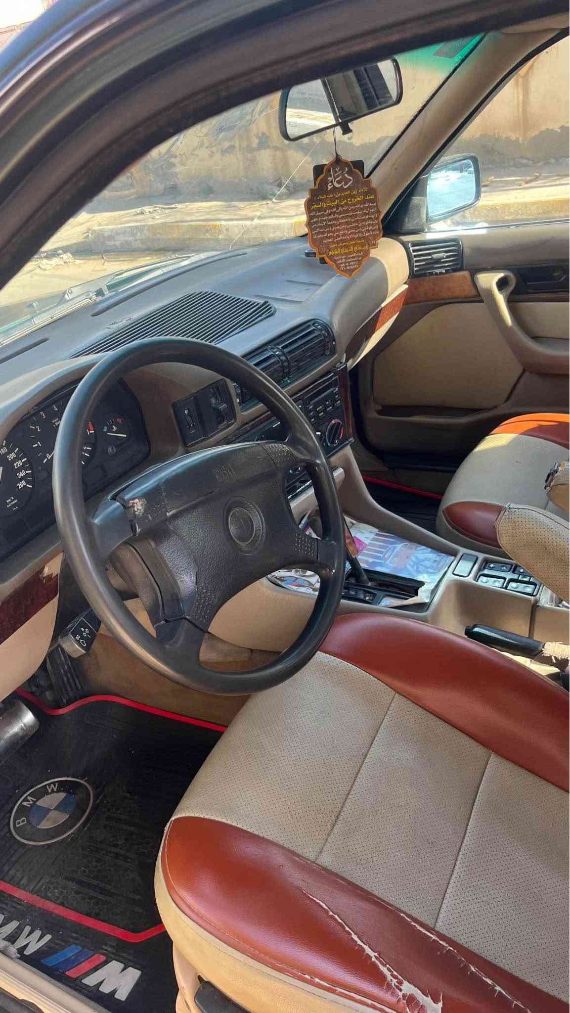 Bmw e34 520 1992 
تبريد شغال مكينة 2500  مسكر عدل بي خيط بخار كير مكفول صدر امامي خلفي تايرات باتري نضيف صبغها بي جراد 
السعر 40 وبي مجال للشراي 
رقم واسط مشروع وطني بأسمي 
مكان السيارة الصويرة 
*********** الصويرة, واسط
