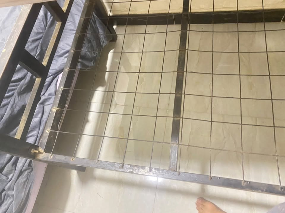 السلام عليكم
اغراض سكن طلابي بالبياع للبيع مبرده شغال وجربايه حديد جديده وجربايه عشب وميزه 

قيم واخذ 
***********
