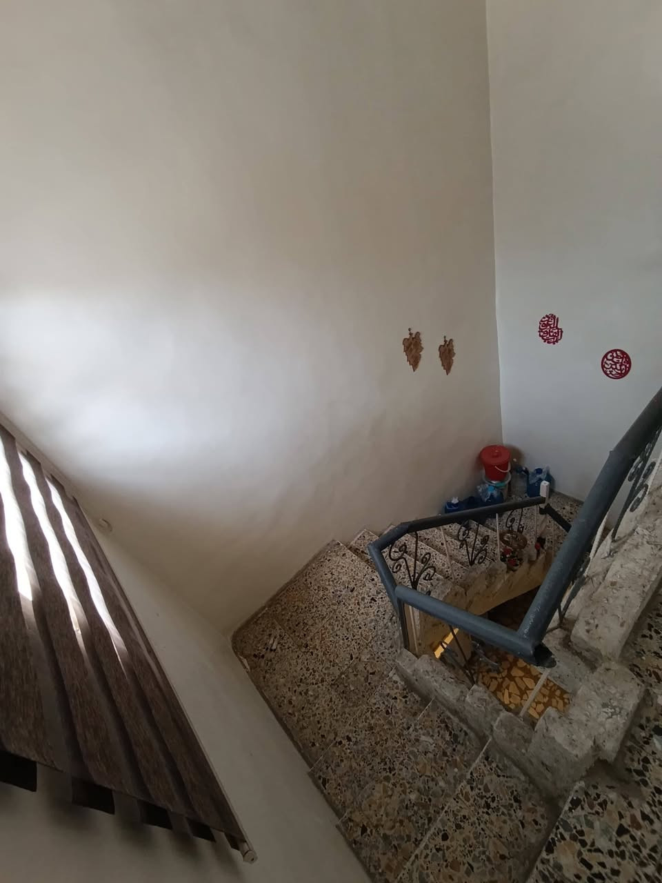 بيت 100 متر طابو صرف نزال 10 واجهه5
غرفتين صاله حمام مشترك  حولي ومطبخ بنفس الوقت
سطحين
***********
واتساب
