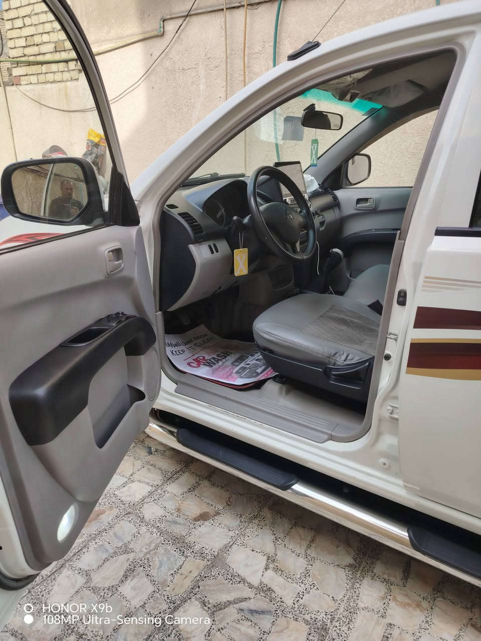 مسيوبوشي بيكب دبل قمارة ٢٠١٠ مستلمها من الشركه علئ أيدي بسمي رقم قادسيه دولي مكفوله كفاله عامه ترايها ٢٠٢٠ محرك كير صدر تدفئه تبريد كله شركه ماشيه ١٥٠ فقط السياره متصرف عليها دينار درع امامي هوك خلفي دوسات كله ستيل لايت زنون جدا قوي السياره بيها تراي للعمره تطلع بيها مباشر ماعوزها برغي كلها بشرط سعرها ١١٨  قفلها بيع او مراوس بسياره أحدث ونتفق علئ الفرق مع التقدير والاحترام رقمي *********** مكانها السياره بغداد وتحويلها بغداد اي موقع مراوس وانطي فرق كتلوكات الشركه وياها السبير منازل واذا مراوس أفضل

نص مكتوب في الصور:
- HONOR X9b 108MP Ultra-Sensing Camera
- HONOR X9b
- 108MP Ultra-Sensing Camera