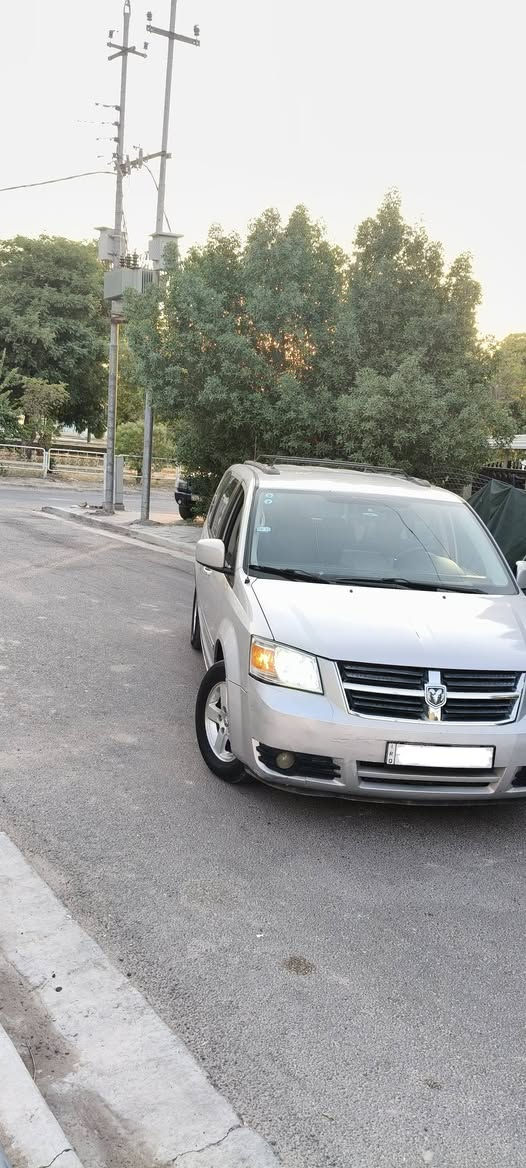 دودج كراند كارافان 2008 SXT محرك 3.8L
السلام عليكم للبيع فقط
إذا تدور على سيارة عائلية أو للشغل "مال بيت" ونظيفه كلش وبلا حوادث، مستحيل تلكه مثلها قليل كلش بالسوك 
​الوضع العام: السيارة ليبل واحد، كلين تايتل، مصبوغ باب الصندوق فقط والدعامية الخلفية مبدله بدون أي حادث والسونار موجود بالصور 
​المواصفات (SXT):
 كشنات سياحي تختفي بالأرضية (بلع)
 تحكمات ستيرن 
كشن سائق كهرباء
 أبواب سلايد كهربائية
 6 جامات كهرباء
 شاشة أندرويد
 فرس سقف وسطي
 مثبت سرعة
 4 ويل كب.
لايتات زينون
​صدر أمامي جديد بالكامل.
​منظومة تبريد جديدة وتبريد ثلاجة.
​دهن محرك جديد
 ماء راديتر زيتي احمر
​المحرك والكير مكفولات (ملاحظة للأمانة: ترشيح بسيط جداً من واشر كيس الكير بعد تبديل الفلاتر، بدون أي نقص بالدهن إطلاقاً).
​الأوراق: رقم بغداد ألماني باسمي، سنوية جديدة وهزة جديدة، ماشية 142 ألف كم فقط.
​السيارة عزم ورزانه، شغل واطلع لأي مكان يعجبك وبدون ما تخلي عليها دينار واحد.
​السعر: 110 قفل قفل قفل 
​المكان: بغداد 
رقم الهاتف: ***********
