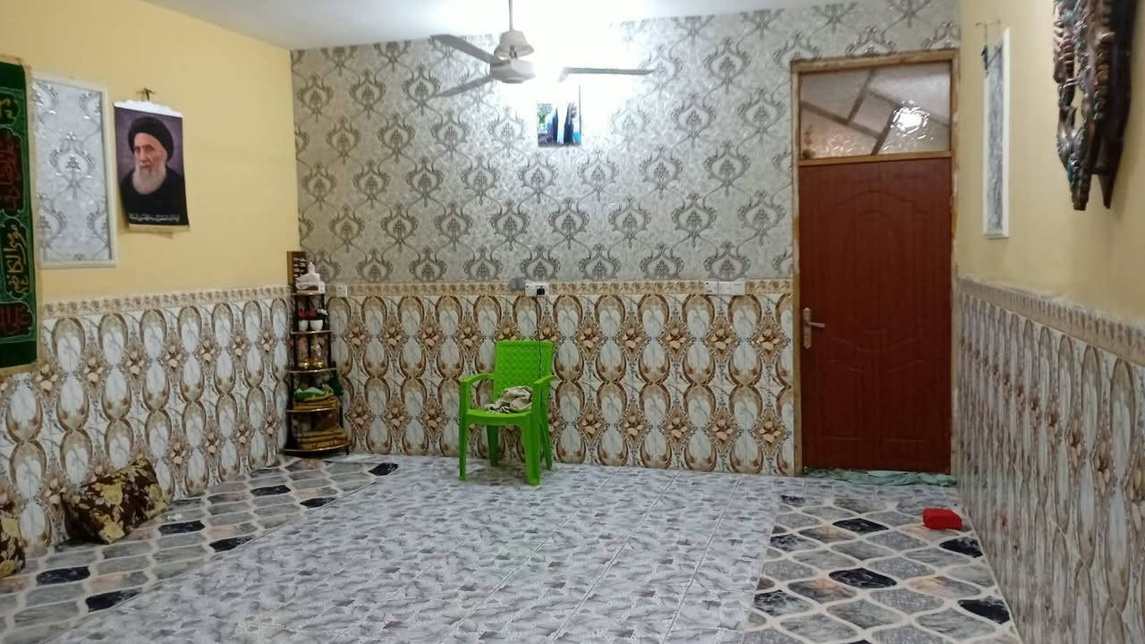 بسم لله الرحمن الرحيم 

بيت للبيع مع الاثاث مساحة 200 متر البناء طابوك في منطقة حي البتول الزراعي شارع شمر البيت كامل وخير من الله.  الاتصال على هذا ***********  وبي وات
