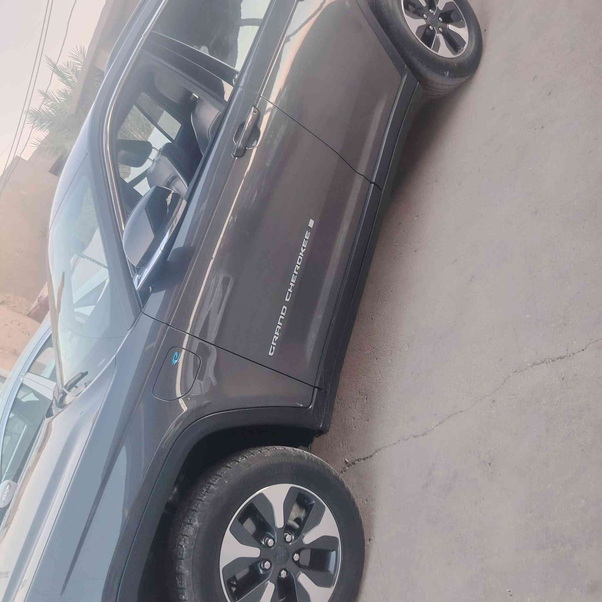 جيب ٢٠٢٤ بلكن هايبرد سياره فول مواصفات 
بنوراما 
فول تحكم إستيرين 
شفتات سرعة 
رادار امامي و خلفي و جانبي 
مثبت سرعة 
سياقة ذاتيه 
كشنات ٤ تدفئة 
ستيرن تدفئة
٥ وضعيات سياقة سبورت و اوتو ومنحدرات و ثلوج و جبلي 
فور ويل 
نزول منحدرات 
 
جلد اسود 
جنطه كهرباء 
لد امامي و خلفي 
خزن كرسي ٣ وضعيات 
مخارج شحن متعدد و سريع 
تبريد  قطعتين  امامي و خلفي 
 
٣ أنظمة للسياره كهرباء فقط او محرك او هايبرد   إمكانيه عاليه في سياقه 
بعد اكو هواي مواصفات 
سياره جديدة و جاهزة و مكفوله من كل نقص 
ضرر فقط نصف دعاميه
السعر 295$
بيها مجال
للاستفسار و للمزيد من المعلومات يرجى مراجعة المعرض *********** معرض حفظي

