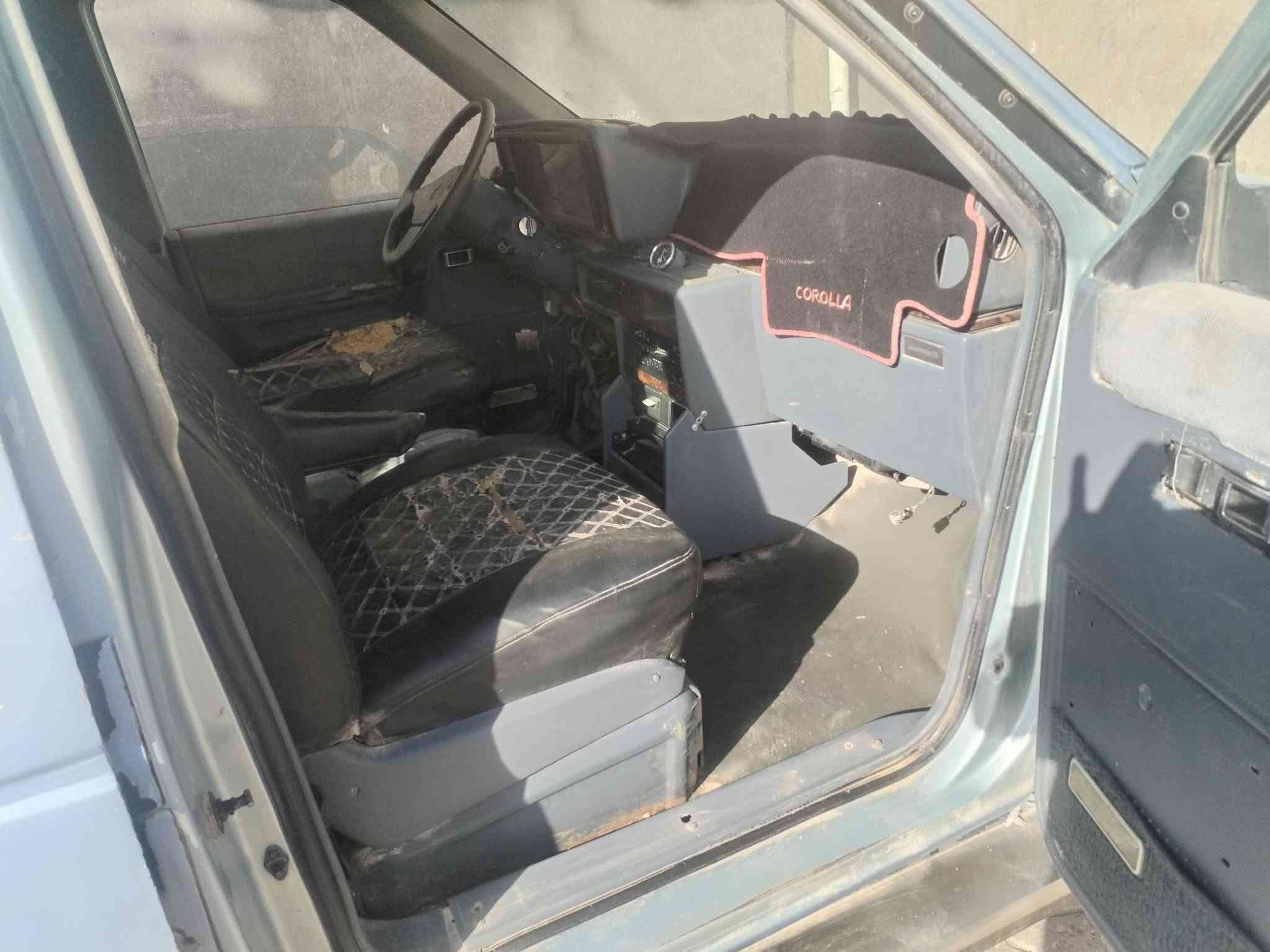 السلام عليكم مرخصت الدمن دوج كلايزار موديل 1990 سيارة حلو بيها جبنه مال ركبه مال تانكي البانزين 
السعر 25 وبيها مجال *********** 
مكاني كربلاء
