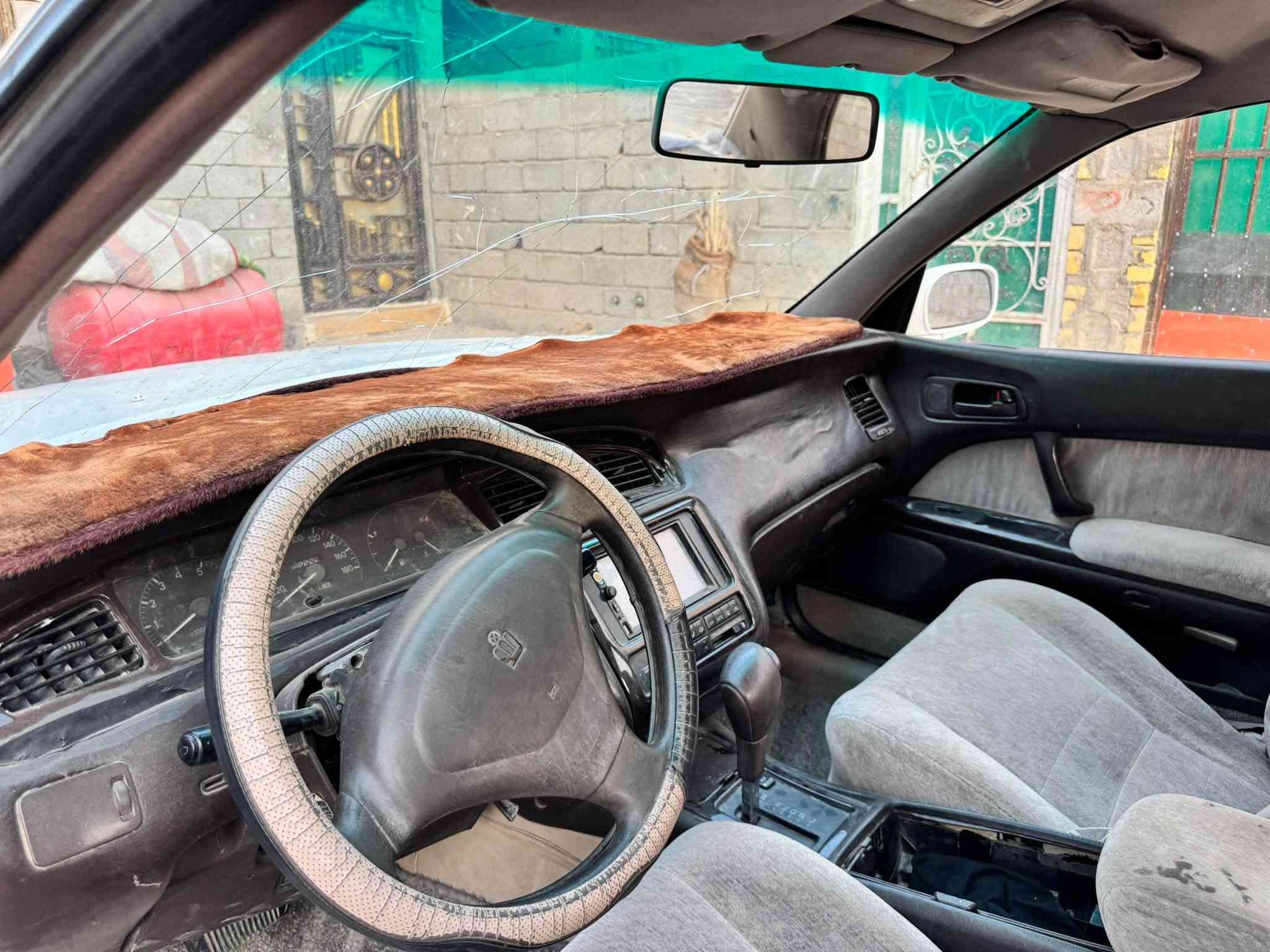 بطى للبيع مديل 2000 مكفولة كص ونقل جثة كير ومحرك محرك هستوة مبدل سنوية صار الها شهر من صقطت رقم بصرة راء مرحلة وكاملة راعية يريد تحويل ثاني يوم 
مكان السيارة بصرة شط العرب
السعر 48 وبيها مجال 
***********
