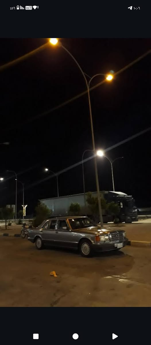 السلام عليكم
مارسدس جامبو  باب طويل موديل 1989 رقم كربلاء 
سياره كير محرك تبريد حداديه خير من الله مكينه 3000 vvt 
غرفه نضيفه كهربائيات كلهه شغاله طخم تاير جديد 
سنويه مشروع وطني لل 29 تنتهي ماعليه غرامات بأسمي شرط تحويل ثاني يوم 
السعر 45 وبيهه مجال 
العنون بصره تنومه شط العرب 
رقم الهاتف 
***********
***********
