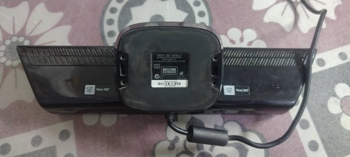 سلام وعليكم عندي kinect  xbox 360 حيل نظيف سعره 25 وبيه مجال مكاني الحريه ***********

