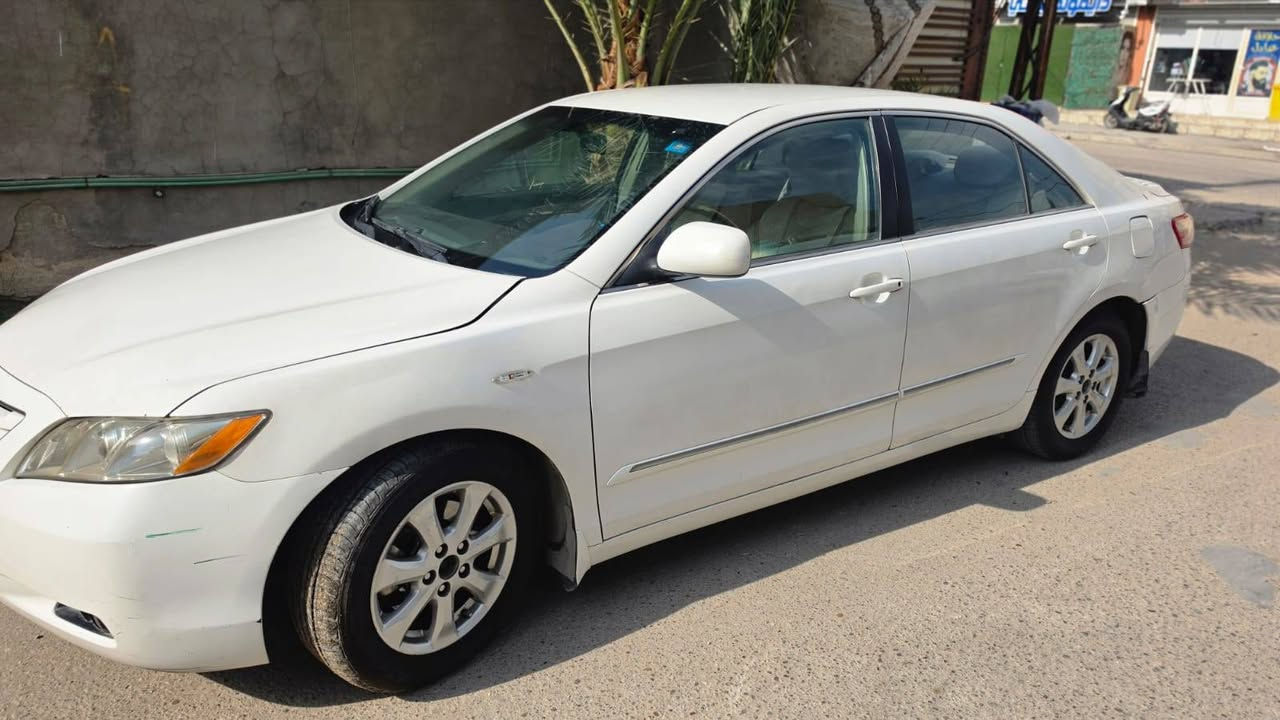 للبيع
كامري 2008 خليجي GLX
محرك 4سلندر 2400 
ماشية ١٧٧ الف كم
داخل صاج 
تخم تايرات
هزه +سنويه +رقم =جديد  
 المكان بغداد 
سعر: عشرة آلاف دولار 
 ***********
