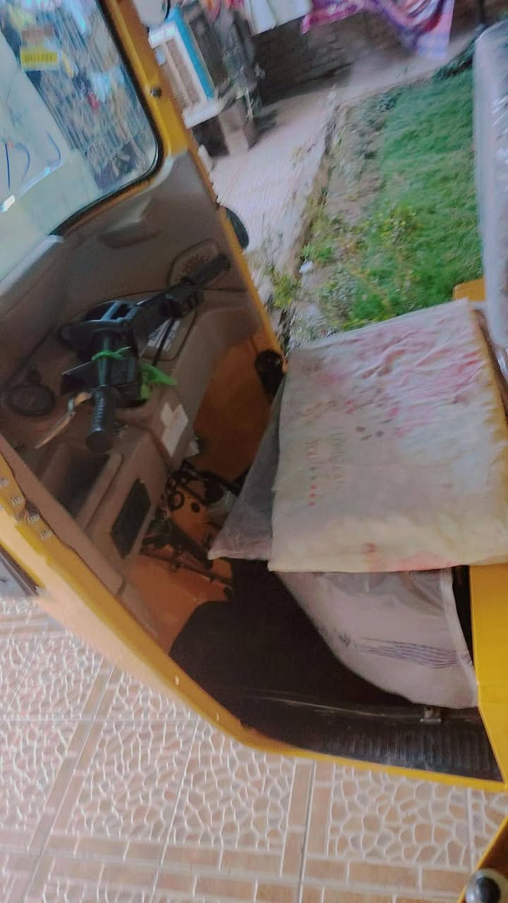 موديل تكتك ٢١.. رقم بغداد.. كشر نظيف فول لا ضربة ولاصبغ.. مكينة خير من الله لاتبخير ولا تنقيص.. العنوان ديالى بعقوبة حي المعلمين.. رقم الهاتف ***********
