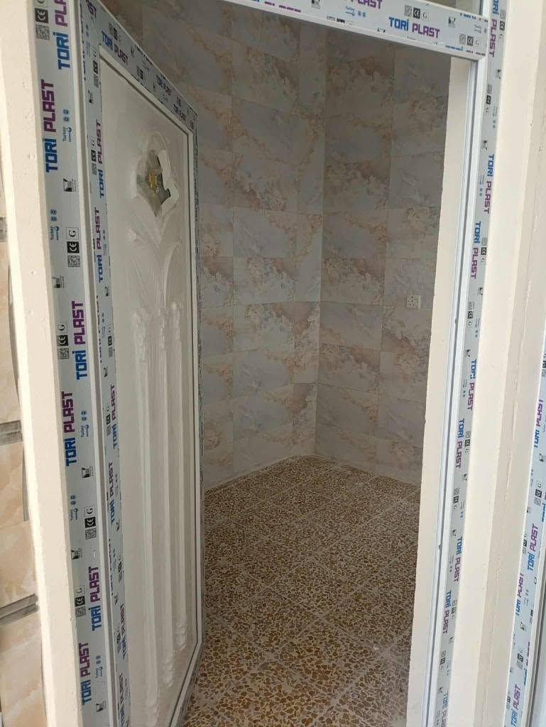 سلام عليكم بيت للبيع بسعر مناسب منطقه كراج شمال عطشانه  قريب على شارع عام مساحة  دار 67 متر  طابقين بناء محدد طابقين بي 4 غرف نوم مطبخ وصحيات   لاستفسار اكتر هدا رقمي *********** موصل, نينوى
