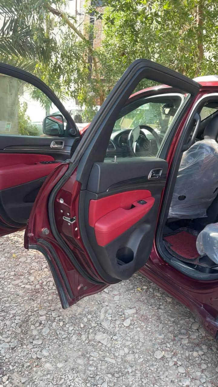 من رخصة الآدمنية
جيب خليجي 2019 فئة S
لون ماروني رقم بغداد
مكفولة كفالة عامة
المحرك : V6.  3.6L .
المواصفات :
* سقف بانوراما
* نقطة عمياء .
* دخول ذكي
* دفع رباعي 4x4 . 
* ذاكرة لحفظ وضعيات الجلوس . 
* تدفئة ستيرن .
* كشنات كهرباء + تدفئة
* شاشه 8.4 انج + كاميرا
* نظام الملاحة (GPS) . 
* نظام خاص للطرق الوعرة . 
* مصابيح امامية زنون . 
* كشافات الضباب زنون . 
* تشغيل عن بعد .
* صندوق كهربائي .
*  حساسات أمامية خلفية
* رادارات جانبية خلفية
* مرايا بخاصية التعتيم الذاتي 
* محدد سرعة 
* نظام اوتو بريك
وبعد باقي مواصفات الS المعروفه 
سونارها مرفق بالصور 
السعر 28000$ وبيها مجال حگ الجية 
مكانها بغداد / الحرية - حي الأكراد 
للأستفسار

***********
