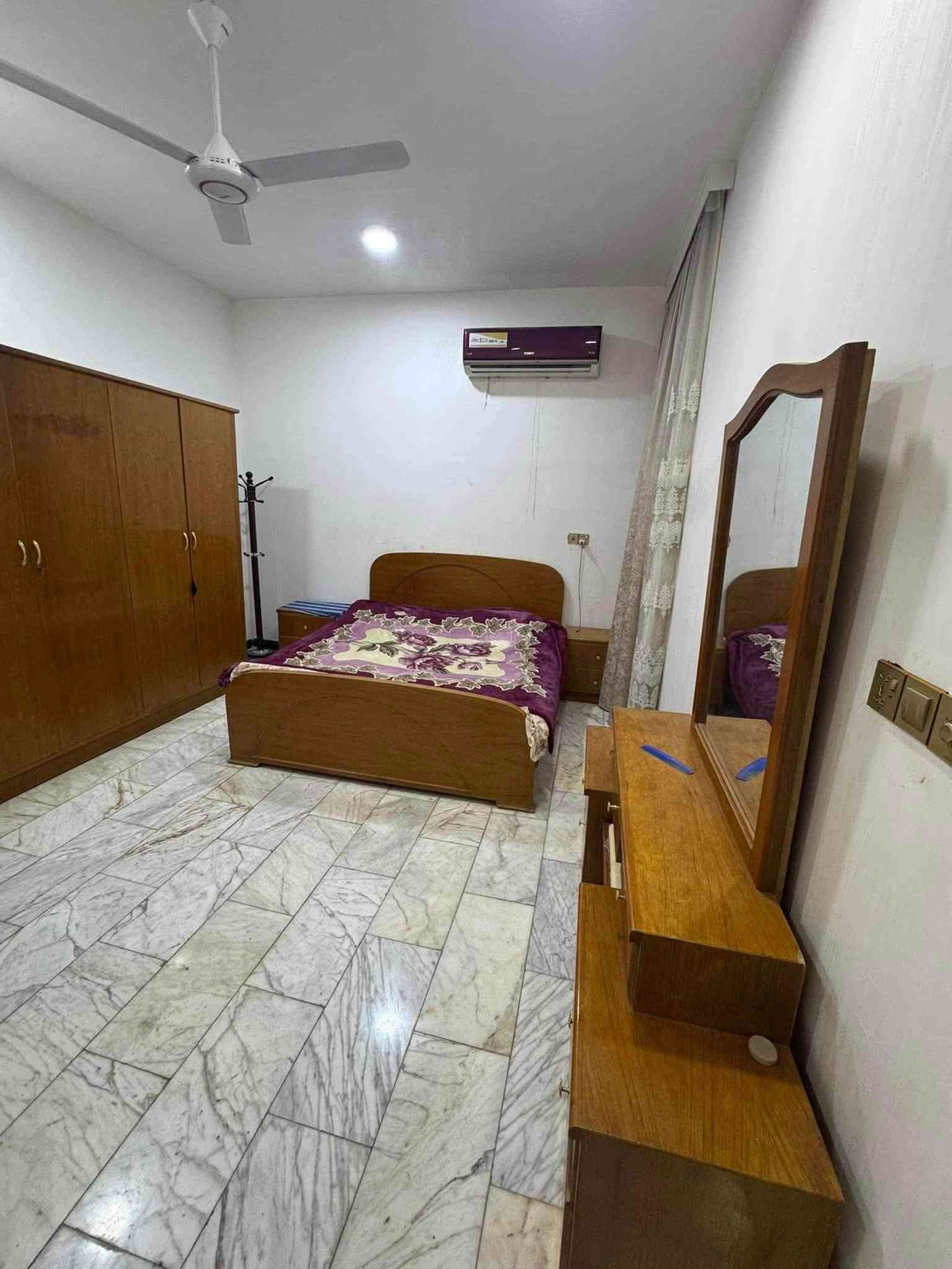 دار للايجار حديث مؤثث ✌🏻

الموقع / حي الصحة مقابيل مارينا  🏚️

المساحة /200

التفاصيل / 

الطابق الارضي / غرفتين  نوم ومطبخ وصحيات عدد ٢صالة هول طارمه ✌️

للاستفسار اكثر/
اتصال او واتساب 

***********
شركة المدهش للعقارات والمقاولات

