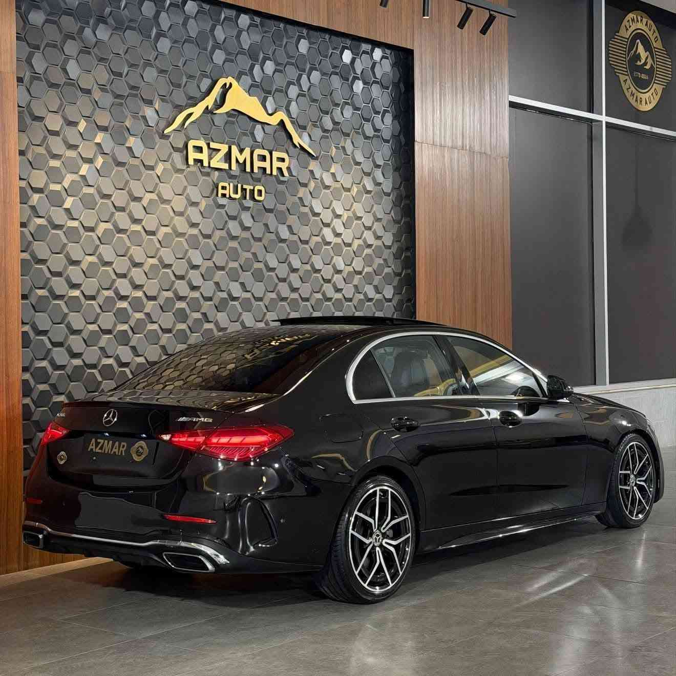 ارخص سعر بكل العراق 285 ورقة قفل🔒
Mercedes benz C class amg وارد الماني🇩🇪
موديل : 2021
ماشية : ٤٥ الف كيلو فقط

مواصفات السيارة فول الفول
بنوراما و لايت ملتي بيم  و لايت ليزر و كشنات تدفئة و رادارات و حساسات و كامرات و انارات داخلية متعدد الالوان و انضمات قيادة بيها و ستيرن amg بلادية و السيارة مواصفاتها متخلص 

السيارة وارد الماني ضمان دولي
بيها جاملغ خلف السكن صبغ بدون دواخل بدون ايرباك اثر شخوط
محرك كير كهربائيات كلها بشرط بدون اي خلل 
السيارة مرقم و جاهز تحويل او وكالة بشرط

سعر : 285$ ورقة
للاستفسار : ***********
العنوان : السليمانية المعارض  الجديدة شركة ازمر اوتو معرض رقم ٣٤
