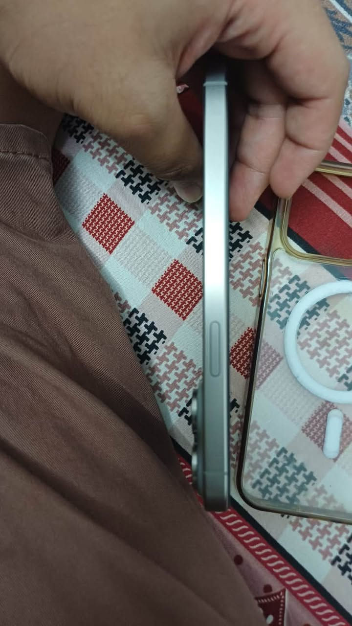 السلام عليكم
أيفون ١٥ بروماكس للبيع ذاكرة ٥١٢ بطارية ٨٤ 
مبدل شاشة أولد راقيه وكاميرات تفصيخ تقره مستعملة الجهاز نظيف ب ٧٥٠ وبي مجال مكان بغداد 
رقمي ***********
