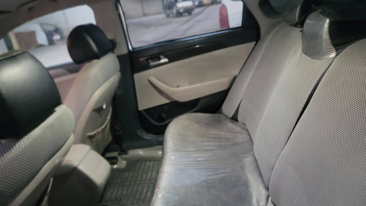 السلام عليكم  سوناته موديل ١٧ وارد أمريكي بيه ٤ قطع صبغ بدون اي دواخل السعر 98 قفل  مكينه 2400  جاهزه عل اخر  
 مكاني بالحله  ***********
