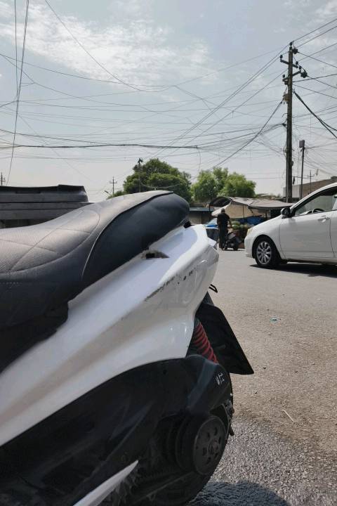 سكنس ياباني 🇯🇵🛵 . 
كهربائيات كلها شغاله🎇 . 
 نقصهة بس سبايدر و قبعق بك لايت بس القبق
 بيها منضومه زنون عالي ناصي 💡

سعر 400 الف  
بيها مجال حك الجيه مو شراي لتعبني 
