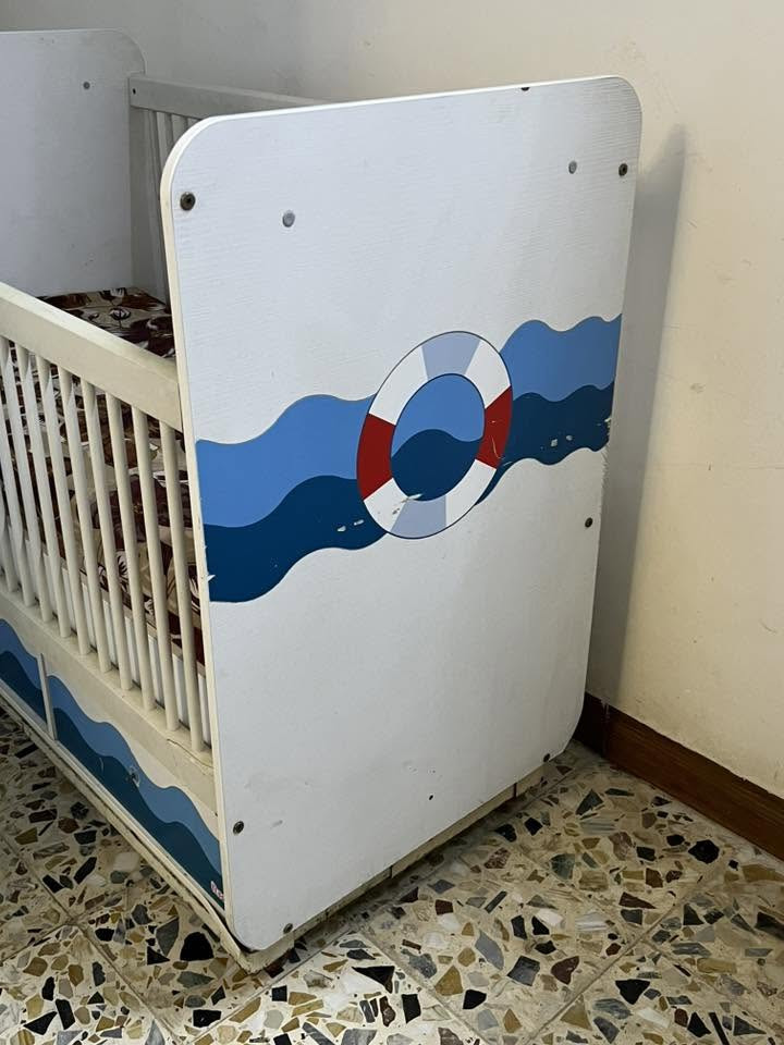 تخت 🛌 👶 طفل للبيع نظافه 100/100
هزاز وثابت يكفي إلى عمر 6 سنوات 
سعر 90 وبي مجال للاتصال او استفسر واتس على هذا رقم ***********
