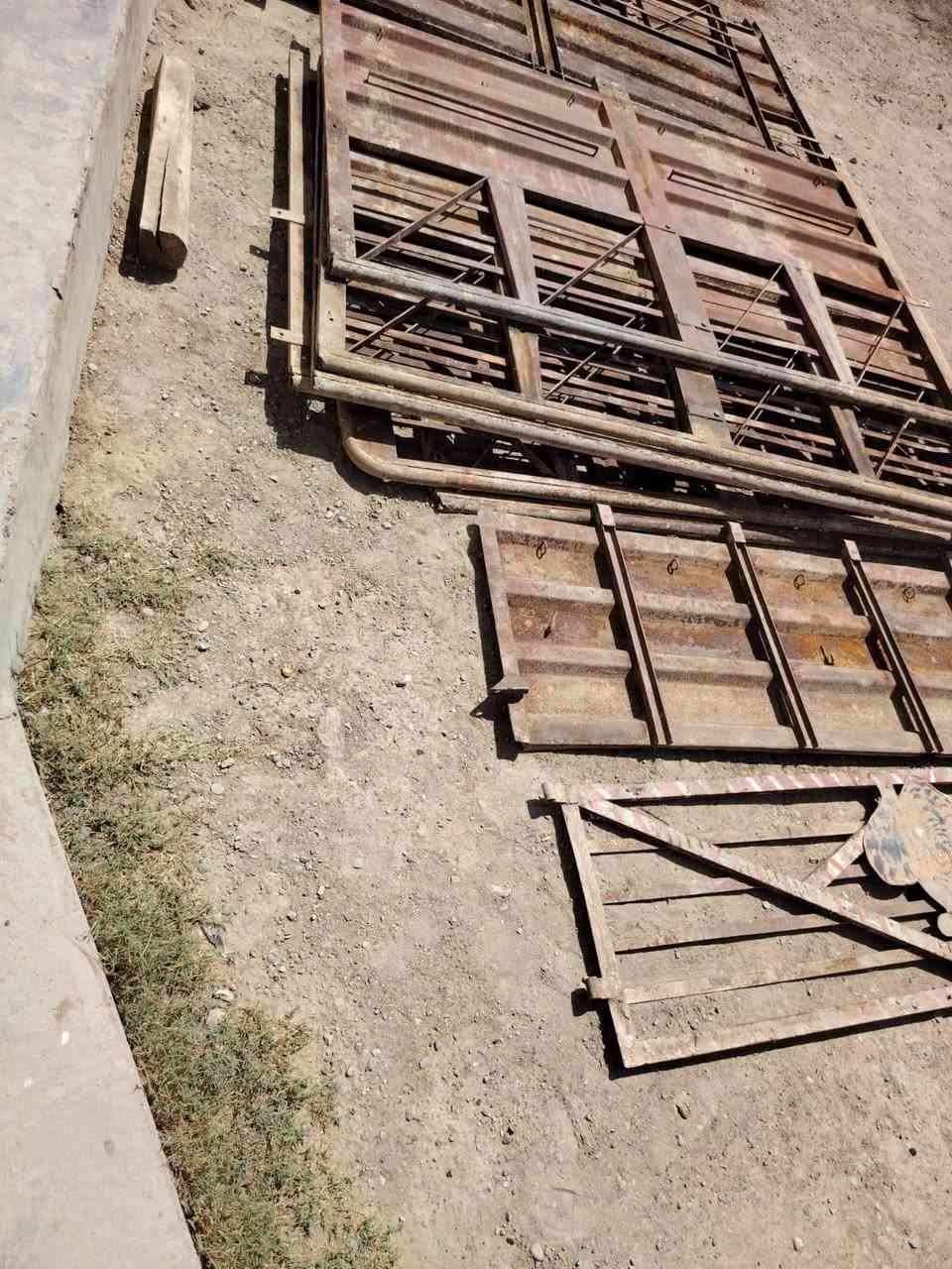 للبيع صفاح عربانة كاملات معه باب وشبجه للاستفسار  ***********
