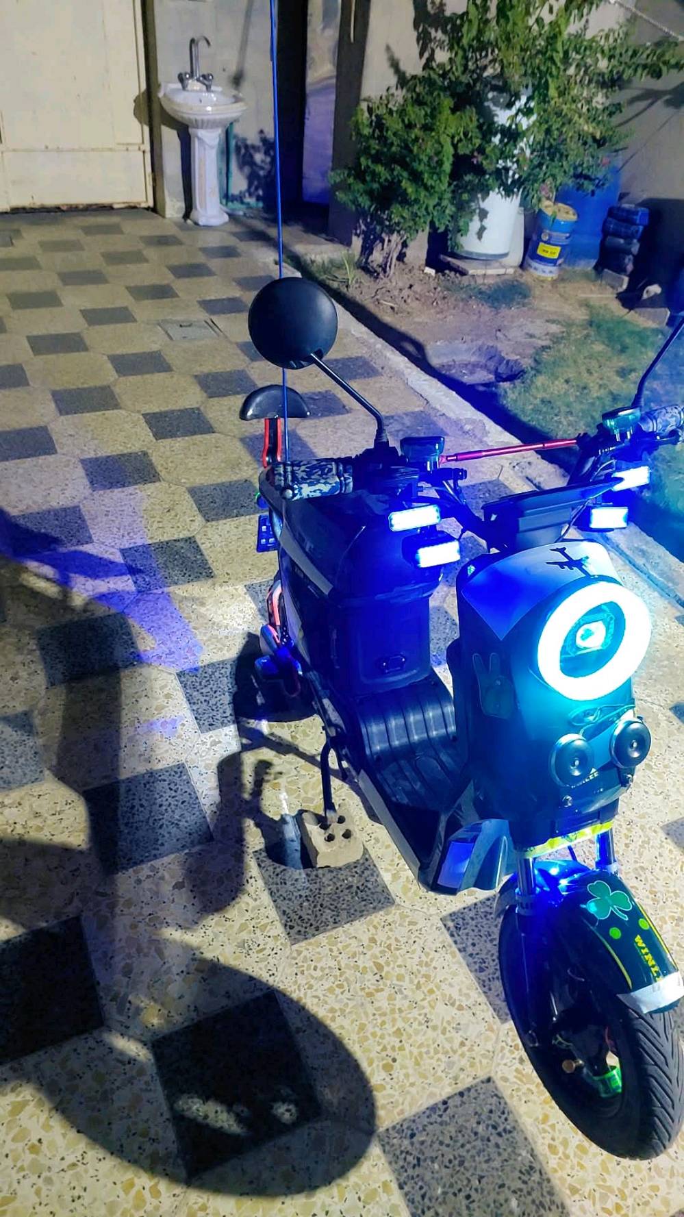 R9للبيع ب550وبيها مجال المكان بغداد المحمودية 
للتواصل/***********