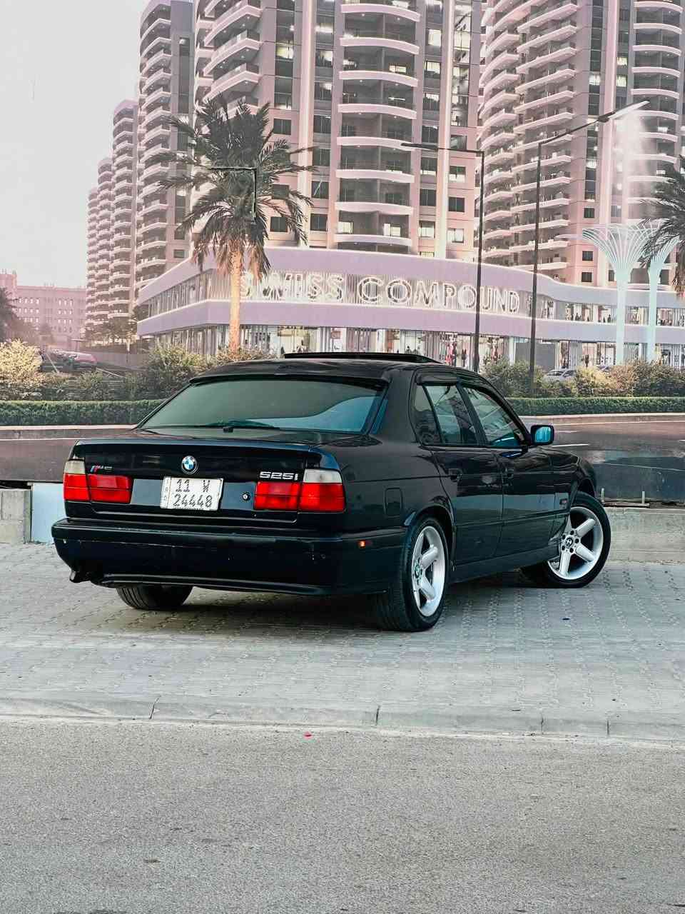 ⸻
BMW 525i E34
موديل 1994 اصل وفصل 

✨ سيارة نظيفة ومعتنى بيها

▪️ الموديل: BMW 525i E34
▪️ المحرك: 2500 سي سي (6 سلندر)
▪️ ناقل الحركة: أوتوماتيك
▪️ اللون: نيلي غامق
▪️ فتحة سقف أصلية
▪️ داخلية جلد أسود مع تطعيم خشب
▪️ تبريد ممتاز ❄️
▪️ محرك وجير بحالة ممتازة
▪️ إنارة كاملة شغالة
▪️ السيارة جاهزة للاستخدام اليومي بدون مصاريف

المميزات:

✅جام 4 كهرباء
✅دبل ايرباك
✅دبل جكمجه
✅كشنات جلد
✅بجم عريض 
✅سياره دعامات كلها M 
✅لايت عالي ناصي كله زنون 

💰 السعر: 82/ قابل للتفاوض للجادين.

📞 للاستفسار أو الاتصال. ***********
مكان سياره بغداد حي الجامعه 
“الرجاء عدم بخس السعر، السيارة تستحق.” 🚘�
