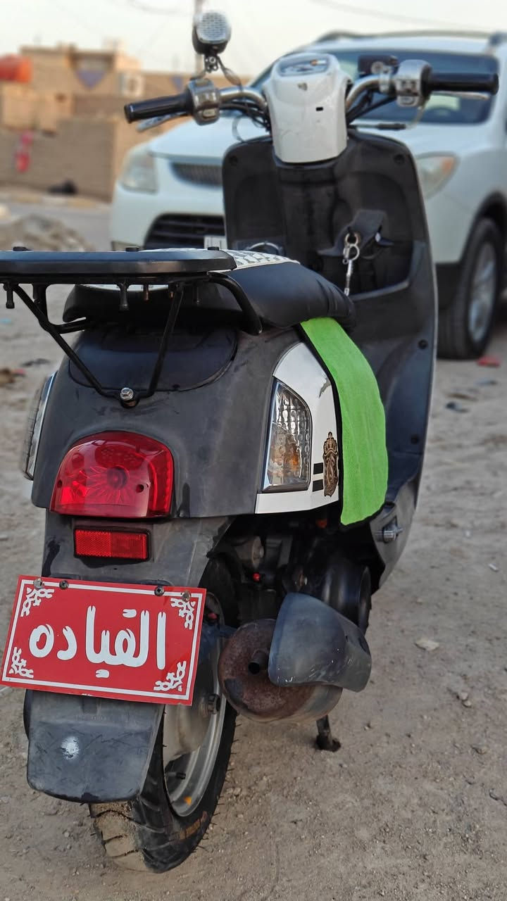 سلام عليكم دراجه بوليسي فحل للبيع مكينه برغي ما مفتوح بيها على وضع البلاد دراجه ما نقصها شي تعال شوف بعينك كفرات ختم واحد خارج وداخل وي المكينه كهربائية كلها شغاله سلف هندر اشاير لايت بك لايت مكينه خرسه نهضه ومعدل شرط الفحص عنوان ناصريه مركز حي اريدو 
***********

