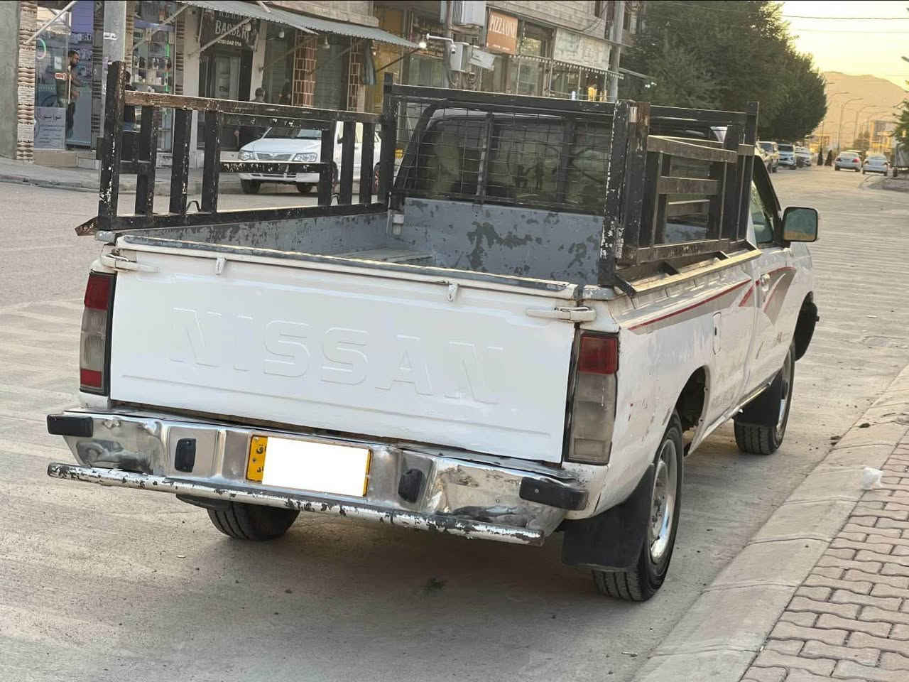 بەناوی خودا

نیسان مۆدیل ٢٠٠١ ئارمی پلاستیکی هەولێر..تەبریدە پێشو دوای تازە داگیراوە بێتەقەو رەقە مالی دۆستە..چوار تایەی تازەی بۆ بەستراوە.. 
ناونیشان پێنجوێن..
ژم—*********** بنجوين, السليمانية
