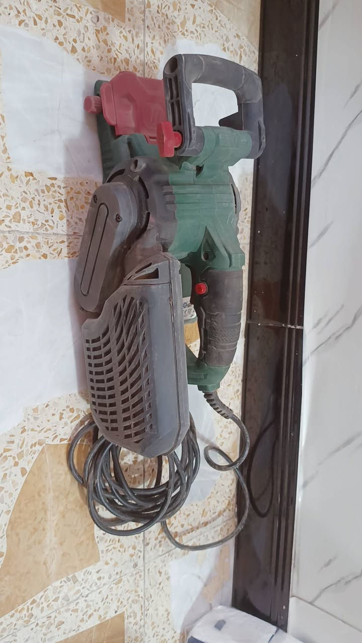السلام عليكم
عدد يدوية للبيع علق وانطيك سعر أو راسل واتساب ***********
