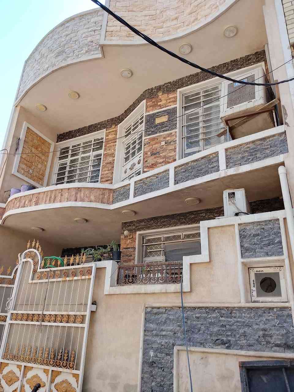 دار للبيع
المساحه 100يحتوي على 3طوابق 6غرف نوم 3 صحيات استقبال 
الموقع/سبع ابكار خلف جامع الحجيه
للاتصال/***********
